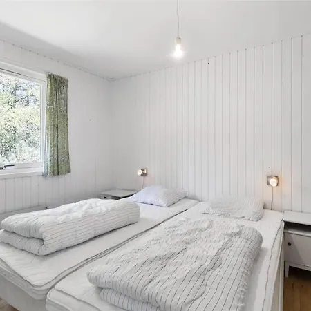 1458-aakirkeby-fyrreskoven-38 Vakantiehuis Vester Somarken